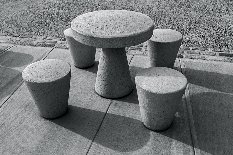 manufatti in cemento per l'arredo di giardini
